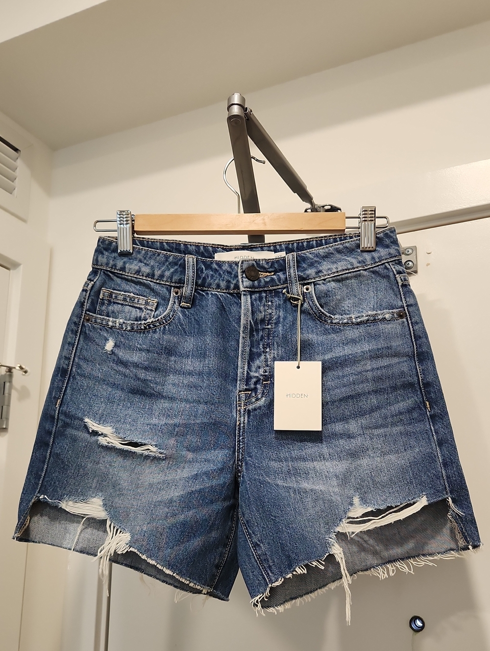 NWT HIDDEN Denim Distressed Cutoff Shorts XXS — Frayed Hem